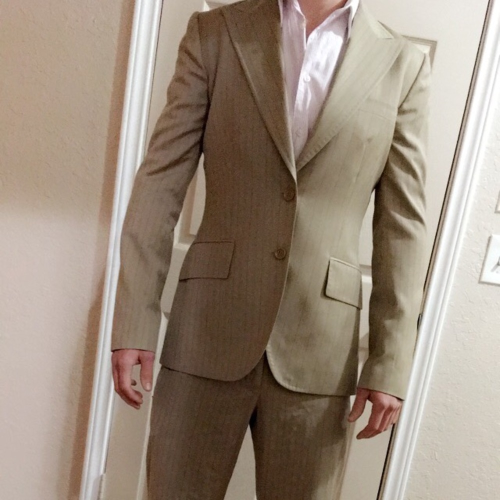 ✨GORGEOUS DOLCE & GABBANA SUIT✨✨